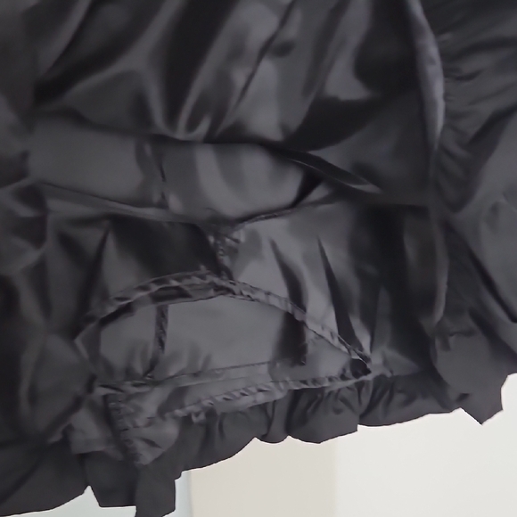 Trendy Boutique Black Satin Bubble Skirt And Top - Picture 4 of 6